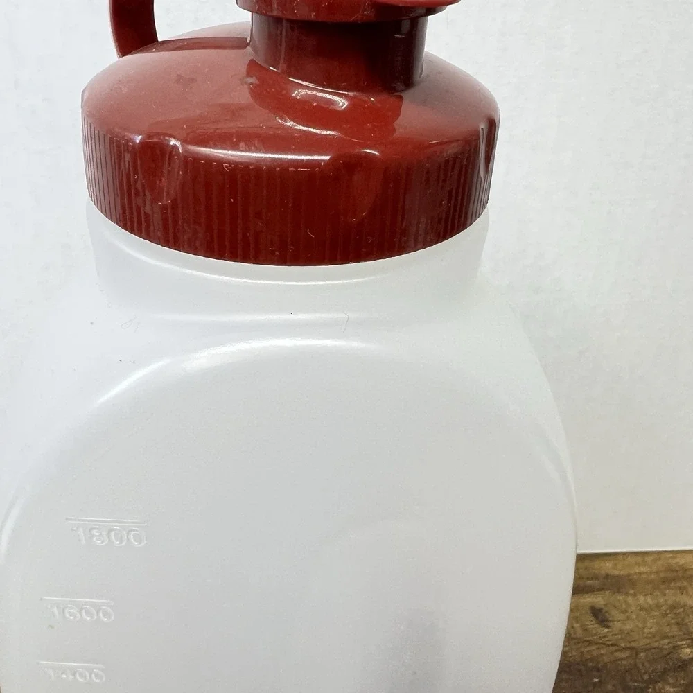 Rubbermaid 2 Quart 64 Oz Servin SaverPitcher Bottle Red Lid Made In‎ USA
